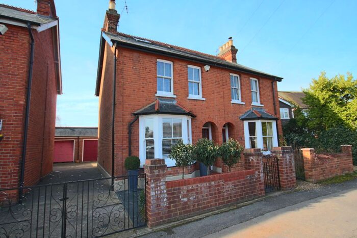 4 Bedroom Semi-Detached House To Rent In Camden Road, Maidenhead, SL6