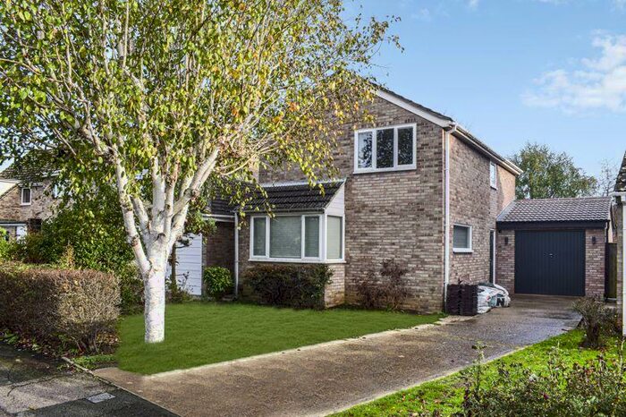 3 Bedroom Detached House To Rent In Benmead Road, Kidlington, OX5