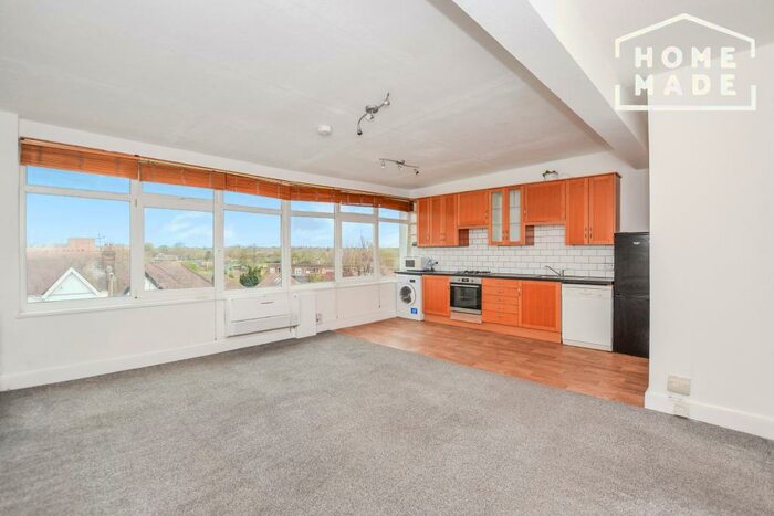 2 Bedroom Maisonette To Rent In Colney Hatch Lane, N10