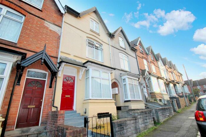 1 Bedroom Private Hall To Rent In Oakly Road, Redditch, B97