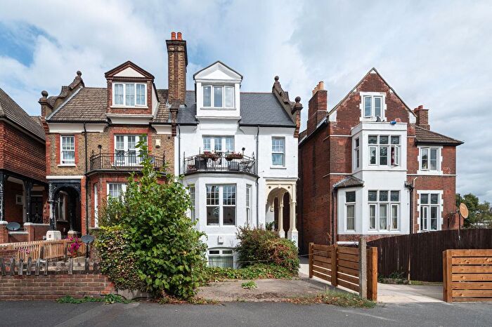 2 Bedroom Flat To Rent In Palace Road, Tulse Hill, London, SW2