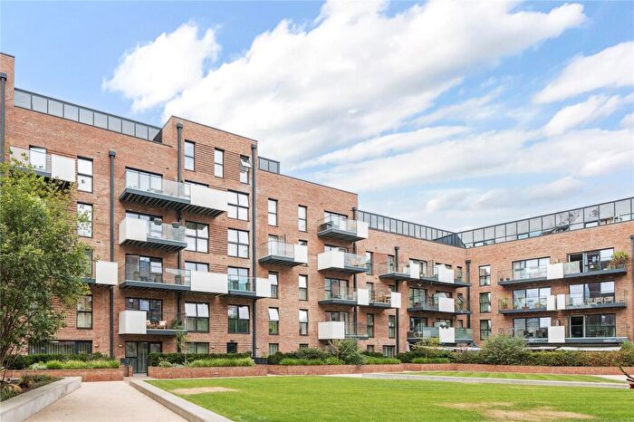 2 Bedroom Apartment For Sale In Purbeck Gardens, London, SE26