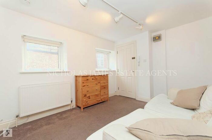 1 Bedroom Flat To Rent In High Street, High Barnet, EN5