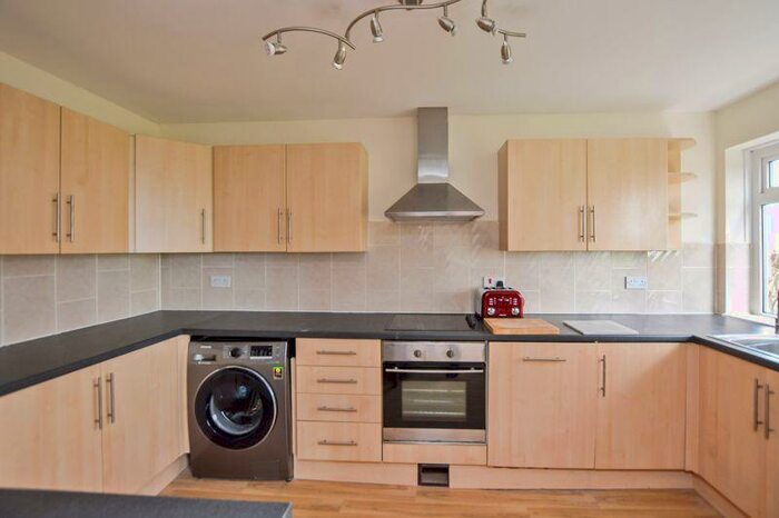 2 Bedroom Flat To Rent In Glenmore Road, Salisbury, SP1