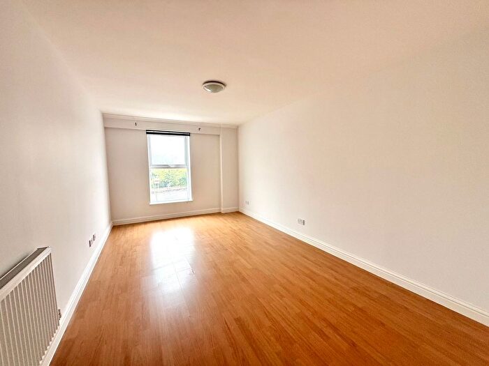 1 Bedroom Flat To Rent In Temple Moore House, Liscombe, Bracknell, RG12