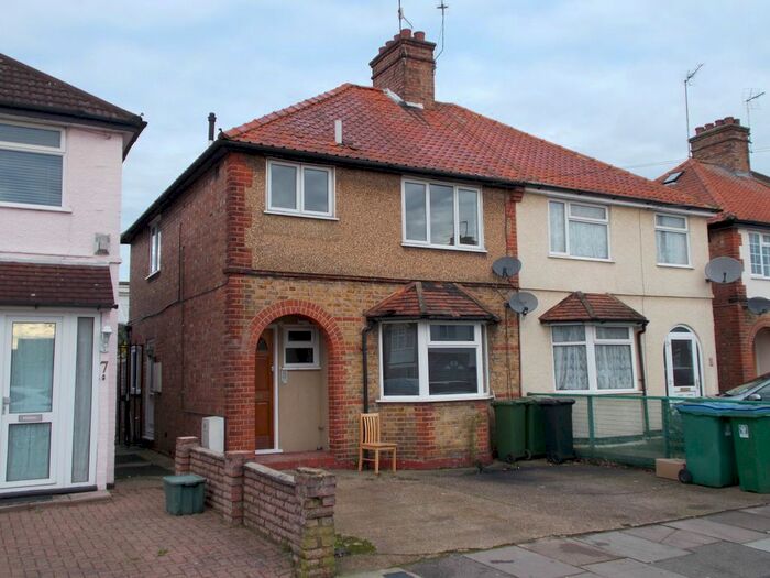 1 Bedroom Maisonette To Rent In Bushey Mill Crescent, Watford WD24