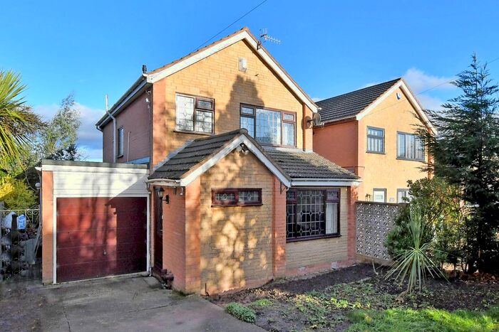 3 Bedroom Detached House For Sale In Burns Drive, Dronfield, Derbyshire S18