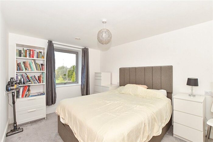 1 Bedroom Flat For Sale In The Brow, Burgess Hill, West Sussex, RH15