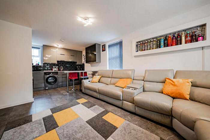 2 Bedroom Apartment For Sale In Brompton Road, Hamilton, Leicester, LE5