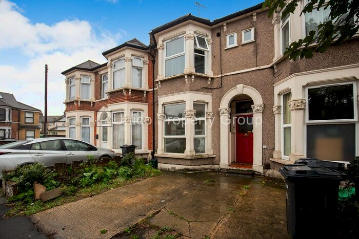 1 Bedroom Flat To Rent In Cambridge Road, Seven Kings, Ilford, IG3