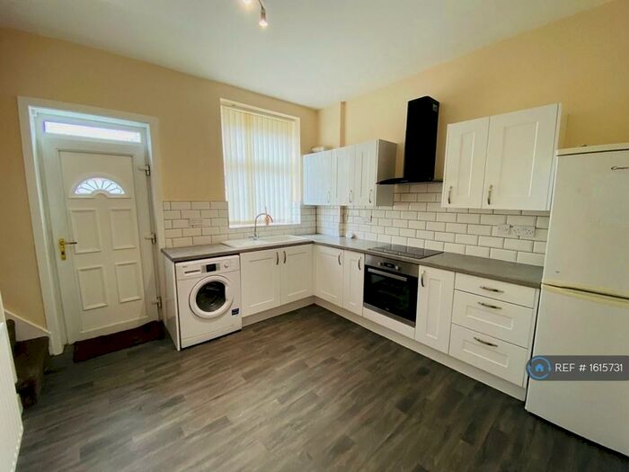 2 Bedroom Terraced House To Rent In Hollins Road, Oldham, OL8