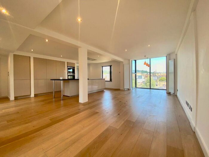 3 Bedroom Apartment To Rent In Waterfront House, BA2