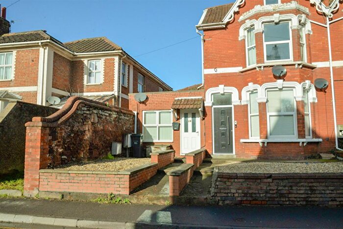 2 Bedroom Bungalow To Rent In Wembdon Road, Bridgwater, TA6