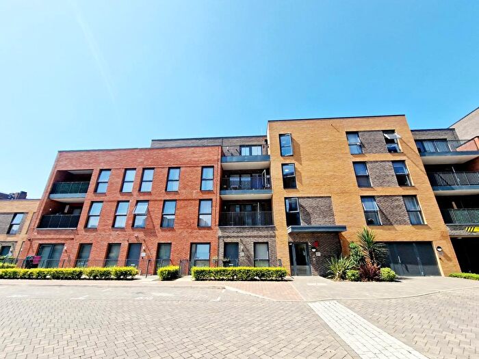 1 Bedroom Flat To Rent In Chailey Place, Hayes, UB3