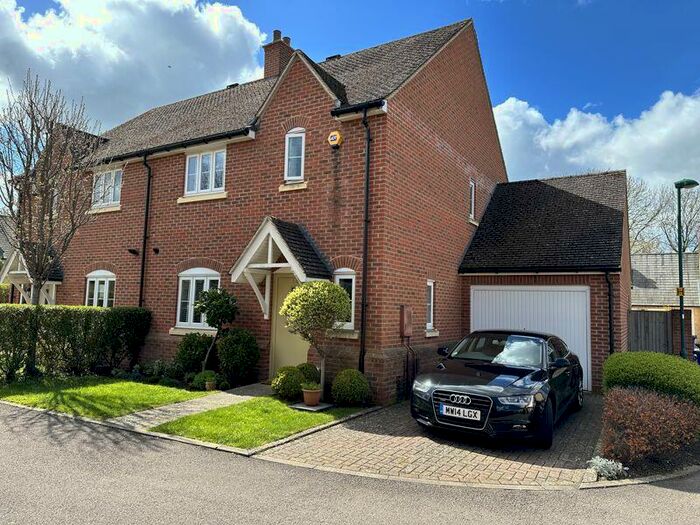 3 Bedroom Semi-Detached House To Rent In Pixey Close, Kidlington, OX5
