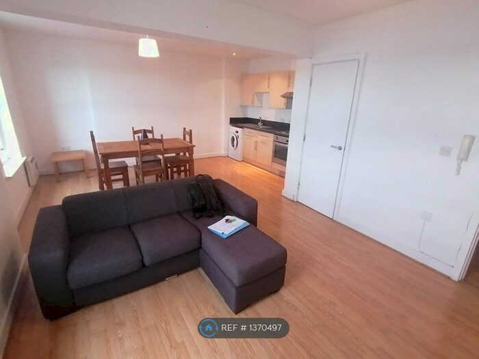 2 Bedroom Flat To Rent In Mcilroys Building, Reading, RG1