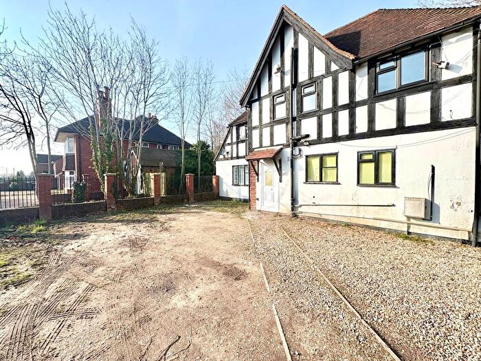 3 Bedroom Detached House To Rent In Southcote Lane, Reading, Berkshire, RG30