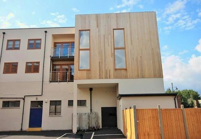1 Bedroom Flat To Rent In South Street, South Street, Staines-Upon-Thames, Surrey, TW18