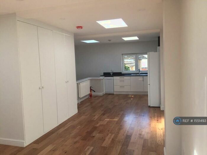 2 Bedroom Detached House To Rent In The Mews, London, E17