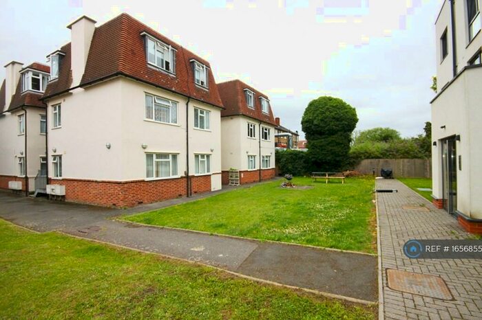 3 Bedroom Flat To Rent In Lime Court, Kingston Upon Thames, KT1