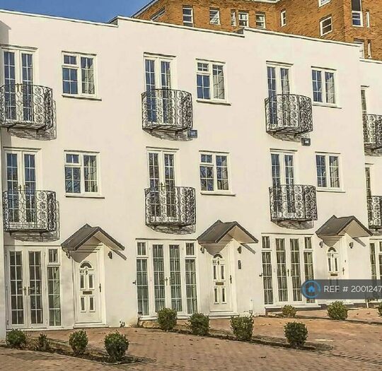 4 Bedroom End Of Terrace House To Rent In Kingston Hill, Kingston Upon Thames, KT2