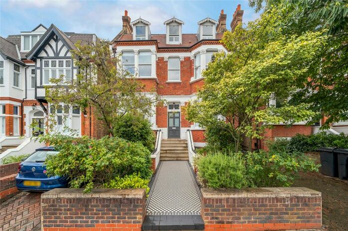 3 Bedroom Flat To Rent In Kings Road, Richmond, TW10
