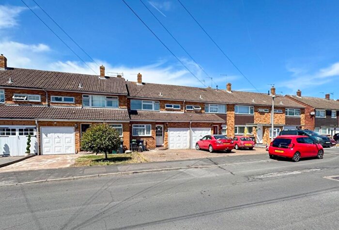 3 Bedroom Terraced House For Sale In Caxton Road, Hoddesdon, EN11