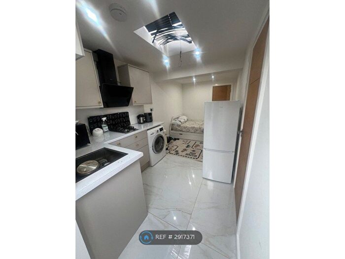 Studio To Rent In Crosthwaite Way, Slough, SL1