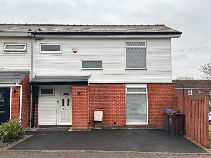 3 Bedroom Town House To Rent In Hazlebarrow Crescent, Sheffield, S8