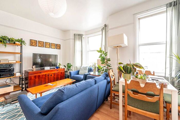 1 Bedroom Flat To Rent In Carnarvon Road, Leyton, London, E10