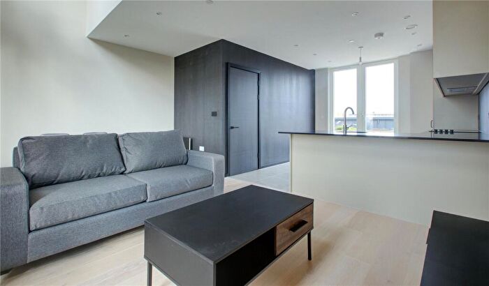 3 Bedroom Apartment To Rent In Spinners Way, Manchester, M15