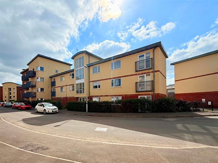2 Bedroom Flat For Sale In Longhorn Avenue, Gloucester, GL1