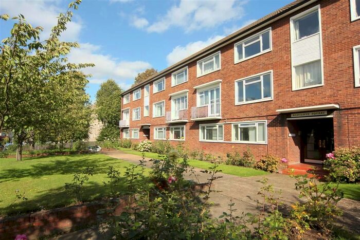 2 Bedroom Flat To Rent In Radcliffe Square, London, SW15