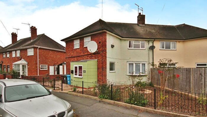 3 Bedroom Semi-Detached House For Sale In Caledon Close, Hull, HU9