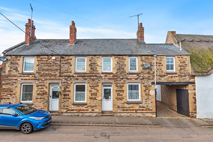 3 Bedroom Terraced House For Sale In Middle Street, Isham, NN14