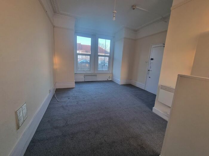 Studio To Rent In Canham Road, South Norwood, SE25
