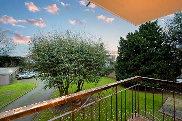 1 Bedroom Flat To Rent In Woodford Road, London, E18