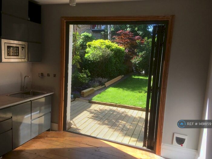 1 Bedroom Flat To Rent In Priory Road Crouch End, London, N8