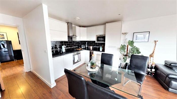 2 Bedroom Apartment To Rent In Quay One, Neptune Street, City Centre, Leeds, LS9