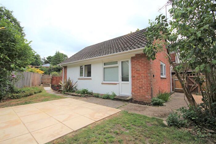 1 Bedroom Detached Bungalow To Rent In Hammerpond Road, Horsham, RH13