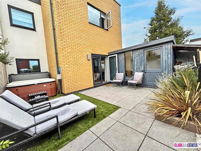1 Bedroom Apartment For Sale In The Chase, Topsham, EX3