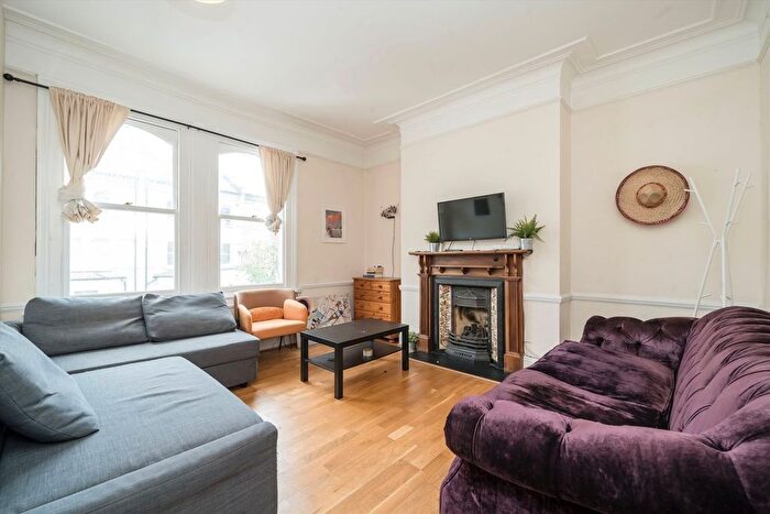 4 Bedroom Flat To Rent In Edith Road, West Kensington, W14