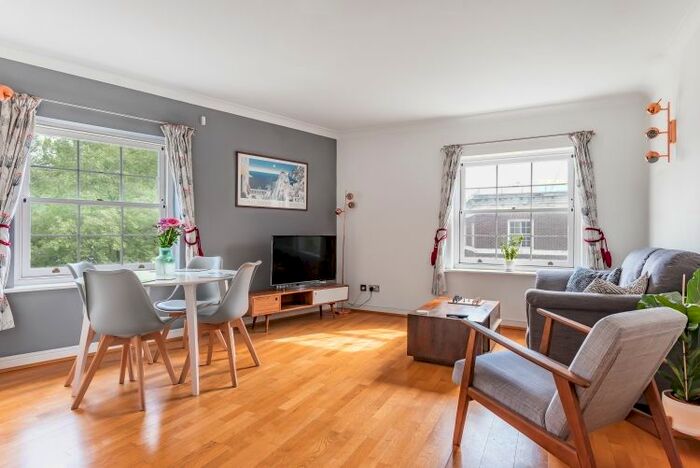 3 Bedroom Flat To Rent In Percy Circus, London, WC1X