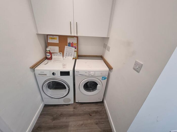 5 Bedroom Semi-Detached House To Rent In Cambridge Gardens, CV32