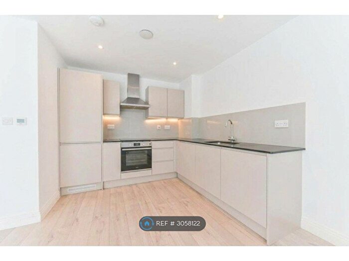 1 Bedroom Flat To Rent In More Close, Purley, CR8