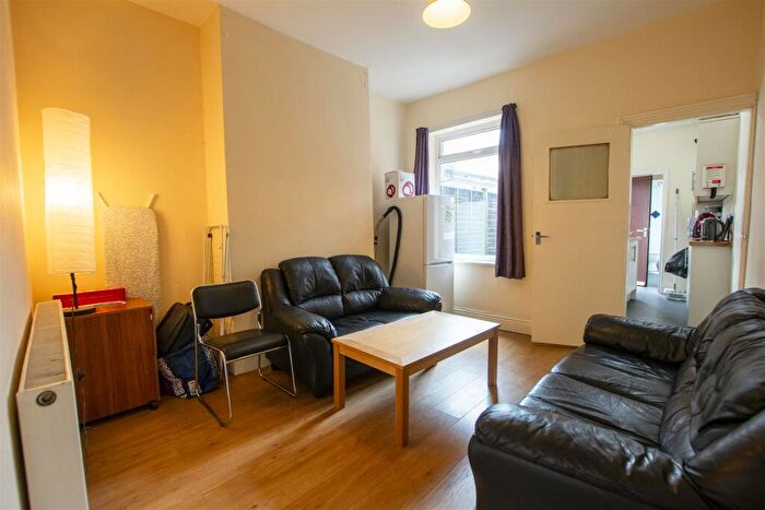 6 Bedroom House To Rent In North Road, Selly Oak, Birmingham, B29