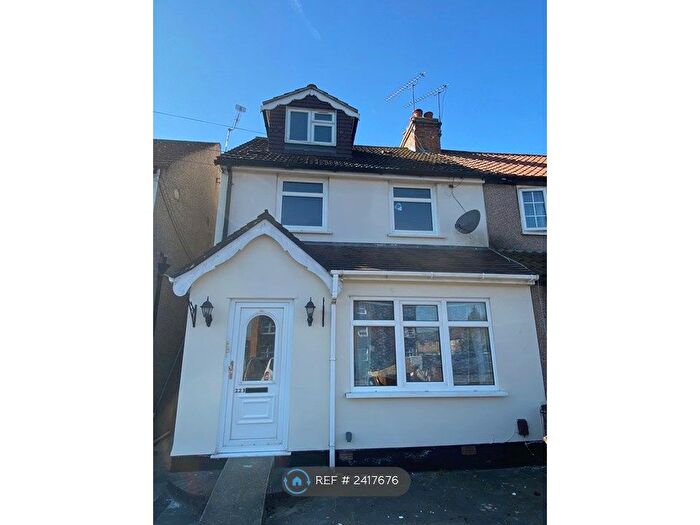 4 Bedroom Terraced House To Rent In Straight Road, Romford, RM3