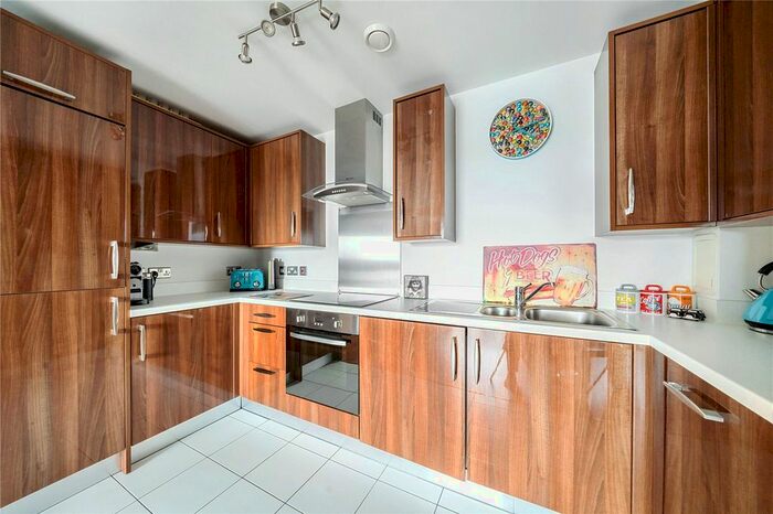 2 Bedroom Flat For Sale In Cardigan Road, London, E3