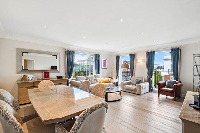 3 Bedroom Flat To Rent In Sycamore Lodge, Kensington Green, W8