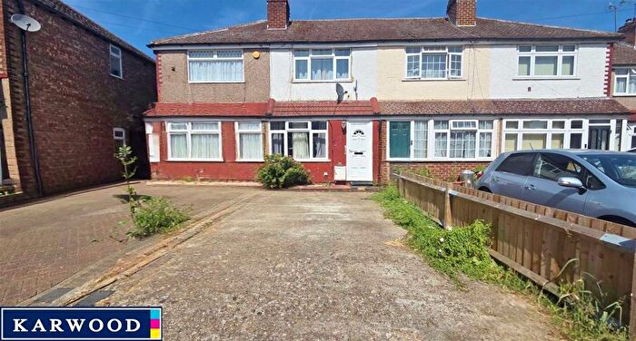 2 Bedroom Terraced House For Sale In Laburnham Road, Hayes, UB3